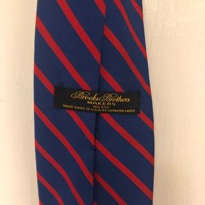 Gorgeous Brooks Brothers red and blue classic tie